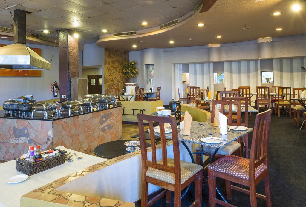 Rainbow Towers Hotel & Conference Centre Harare Exteriör bild